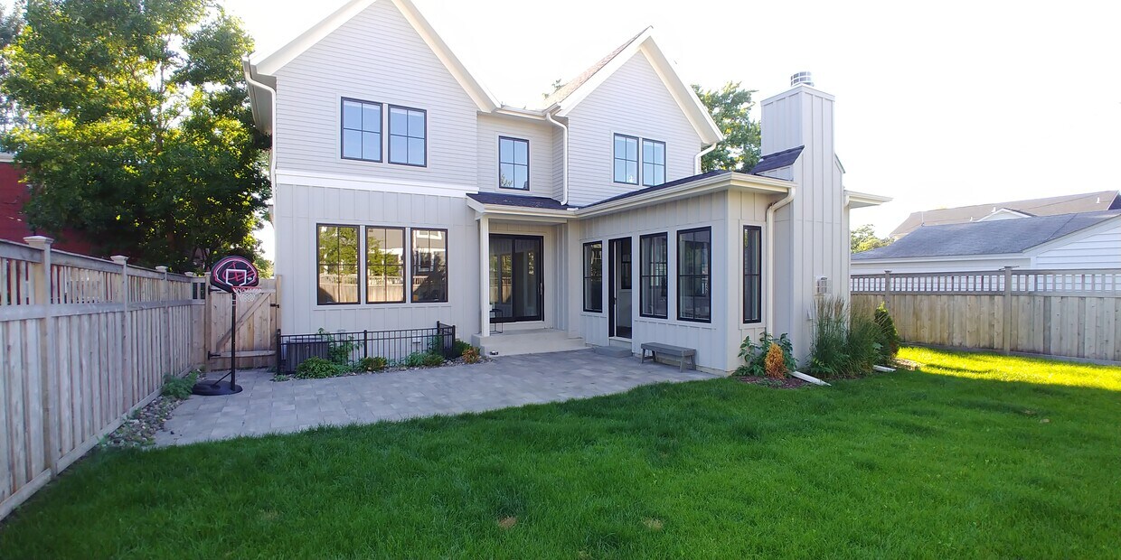 Foto del edificio - 6105 Kellogg Ave