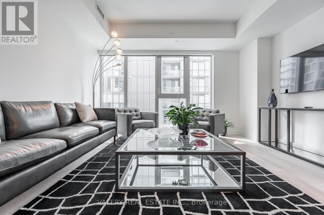 Building Photo - 357 King St W