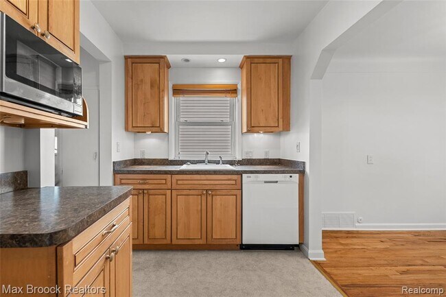 Foto del edificio - 816 E 3rd St