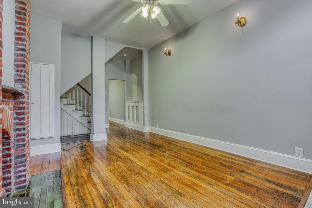 Primary Photo - 2123 E Fairmount Ave