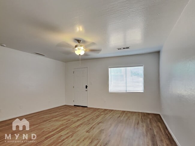 Foto del edificio - 9163 W Washington St