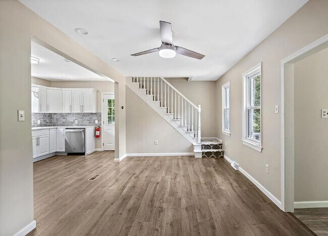 Comedor - 107 Bayberry Ave