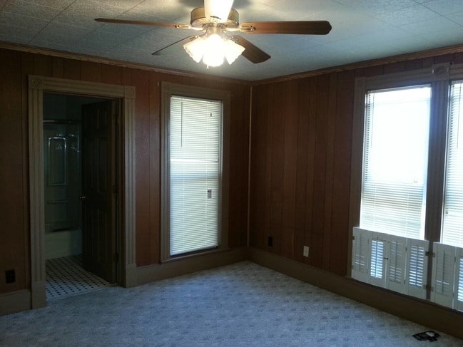 Building Photo - 800 S Noland Rd