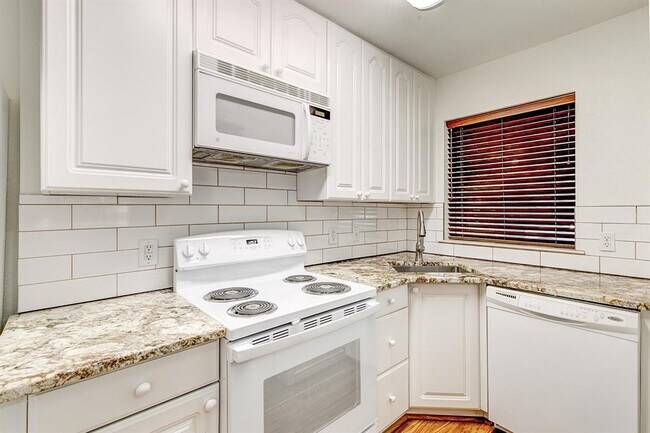 Foto del edificio - 3645 Crestline Rd