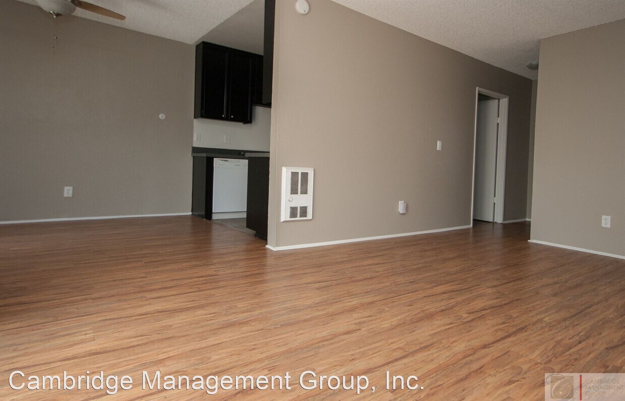 Foto principal - 1371 E Lexington Ave