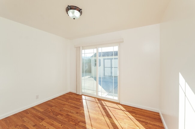 Building Photo - 30 Graystone Dr