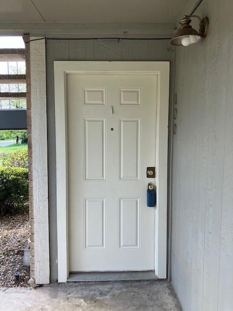 Building Photo - 2450 Ashdale Dr
