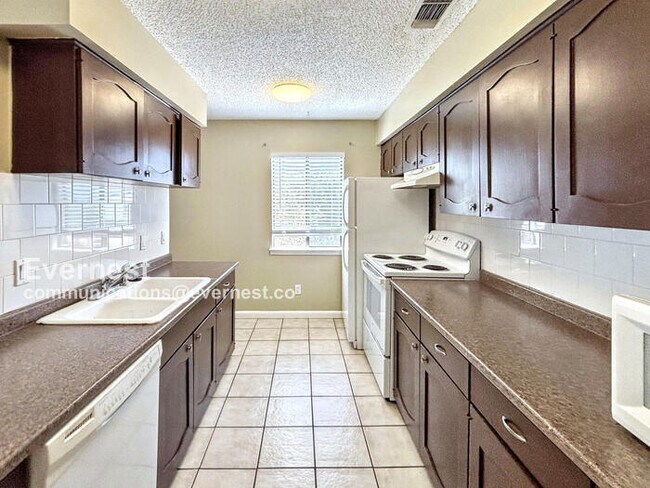Foto del edificio - 5801 Thunderbird St