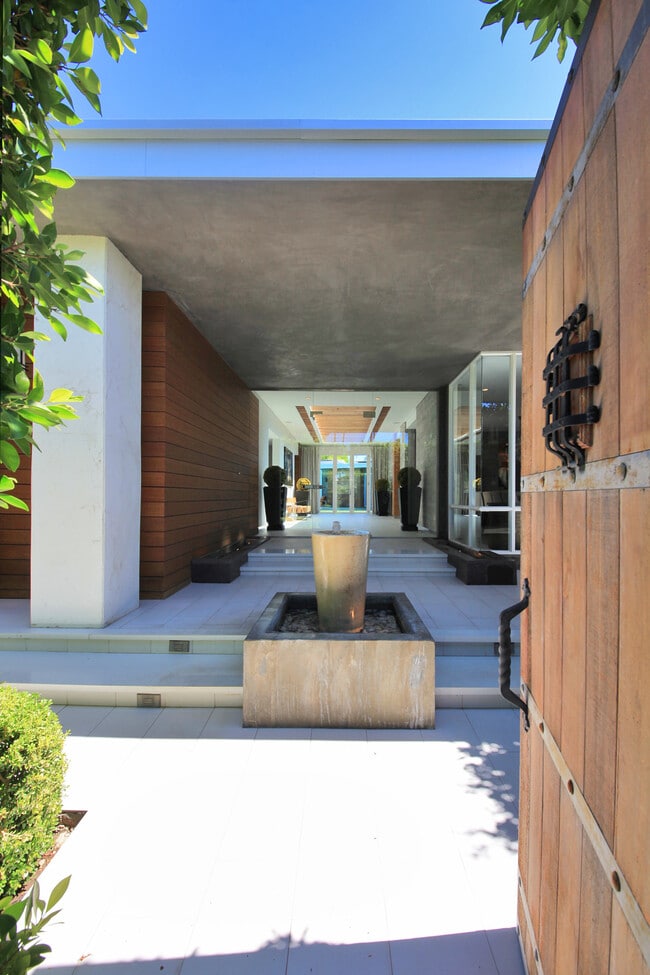 Building Photo - 3054 Elvido Dr