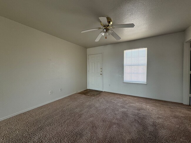 Foto del edificio - 5706 Redstone Dr
