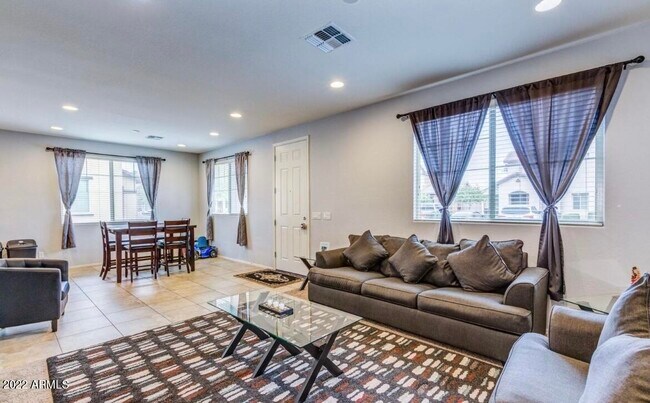 Foto del edificio - 2802 N 73rd Dr