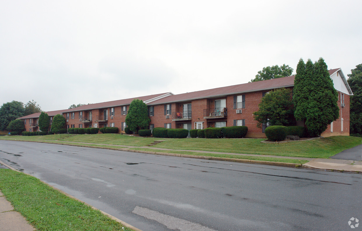 Building Photo - Brookdale Gardens Apartments