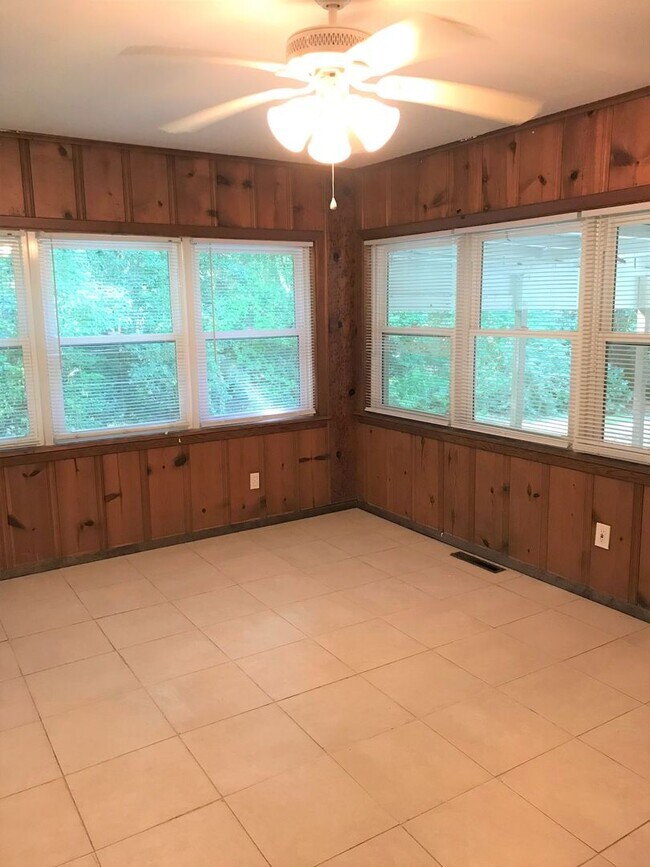 Foto del edificio - 5 Bedroom Home Walking Distance to FSU! Pr...