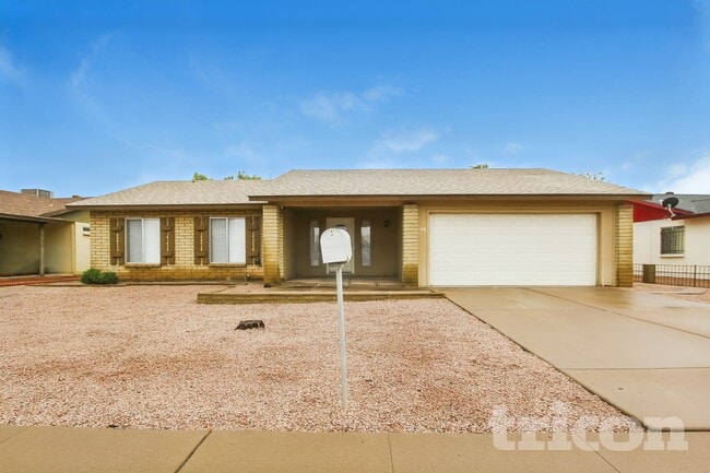 Building Photo - 955 W Santa Cruz Dr