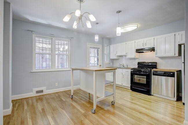 Foto del edificio - Bright in Brentwood! Parking included!