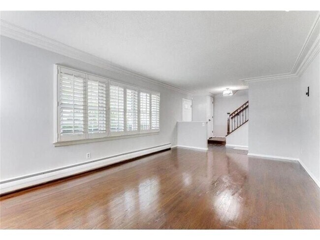 Foto del edificio - 6325 Brookview Ave