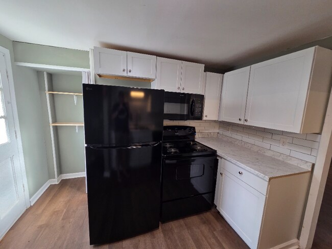 Foto del edificio - 2422-2424-2424 Tinnell Ct