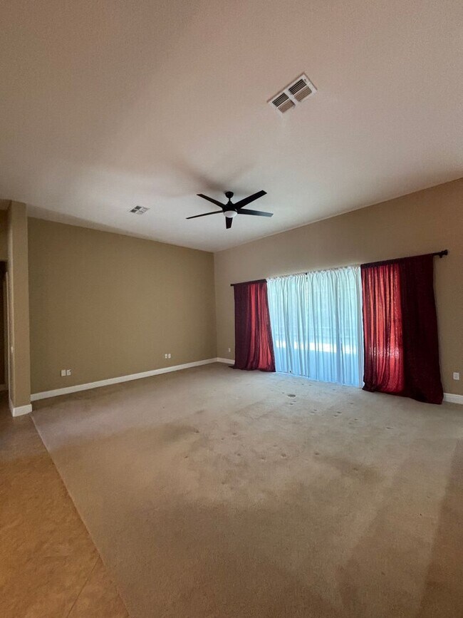 Foto del edificio - Beautiful 4 bedroom 4 and half bath home w...