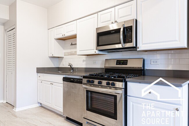 Foto del edificio - 3710 N Sheffield Ave