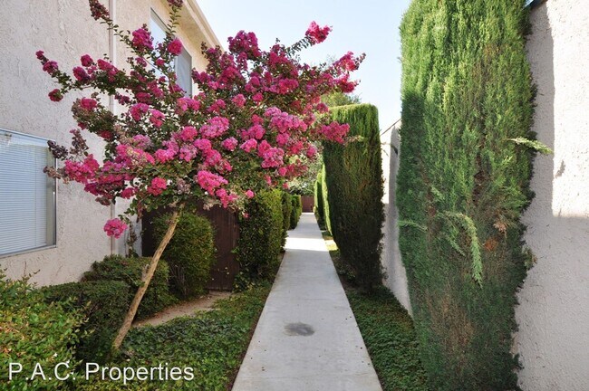 Building Photo - 1 br, 1 bath Apartment - 25052 Walnut Stre...