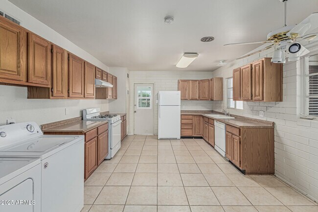 Foto del edificio - 11441 W Lakeshore Dr