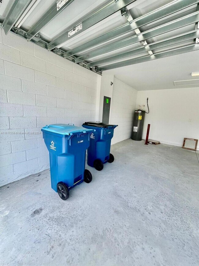 Building Photo - 1338 Colebrook Cir SW