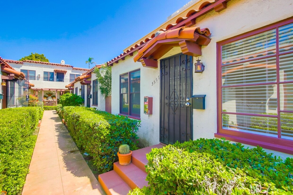 Foto principal - Spanish Craftsman Garden Apartments Bankers Hill