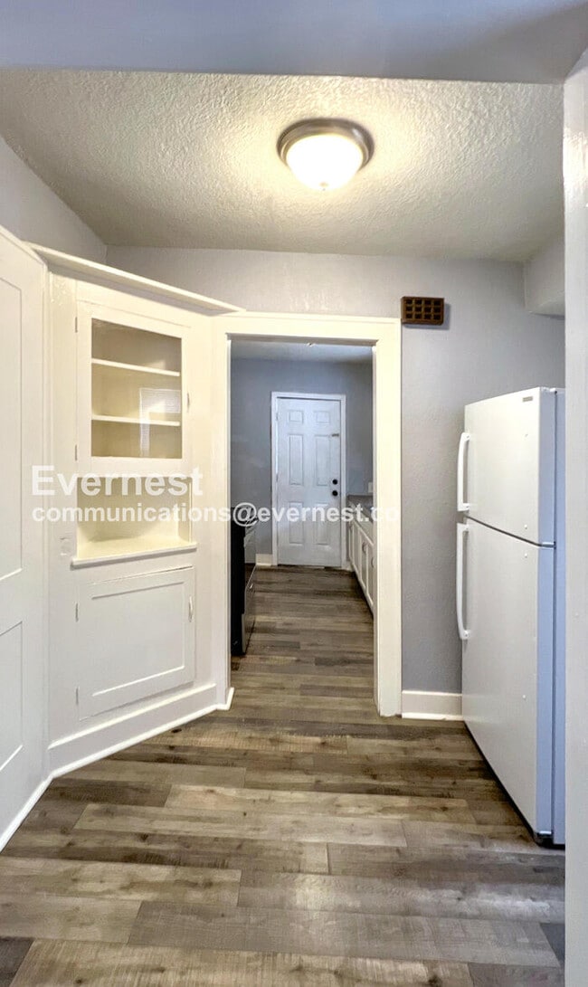 Foto del edificio - 2215 E Gregory Blvd