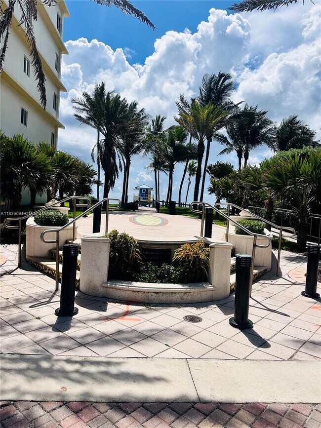 Building Photo - 2200 S Ocean Dr