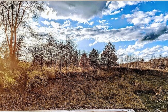 Building Photo - Beautiful rental Home located in the seren...