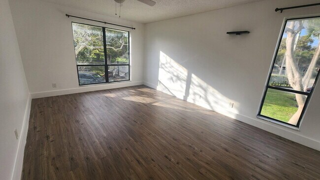 Foto del edificio - 517 Dotterel Rd