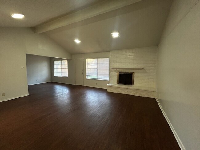 Building Photo - 2716 Sibley Dr