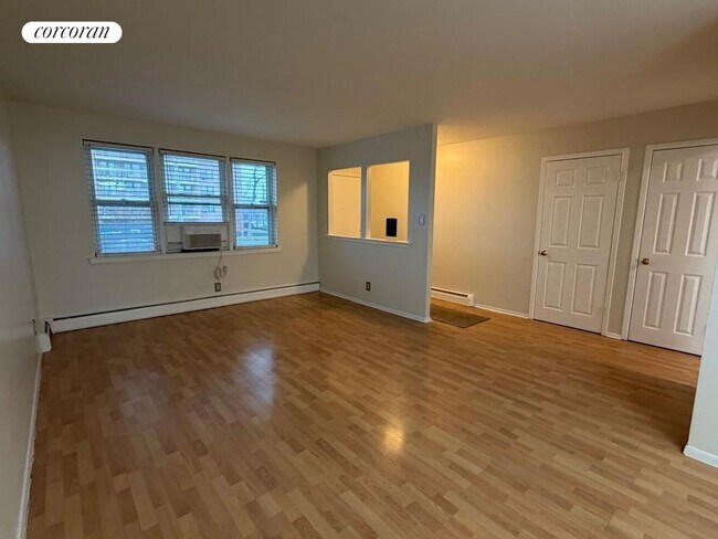 Foto del edificio - 2735 Cropsey Ave