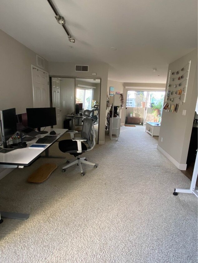 Foto principal - 131 E Holly St