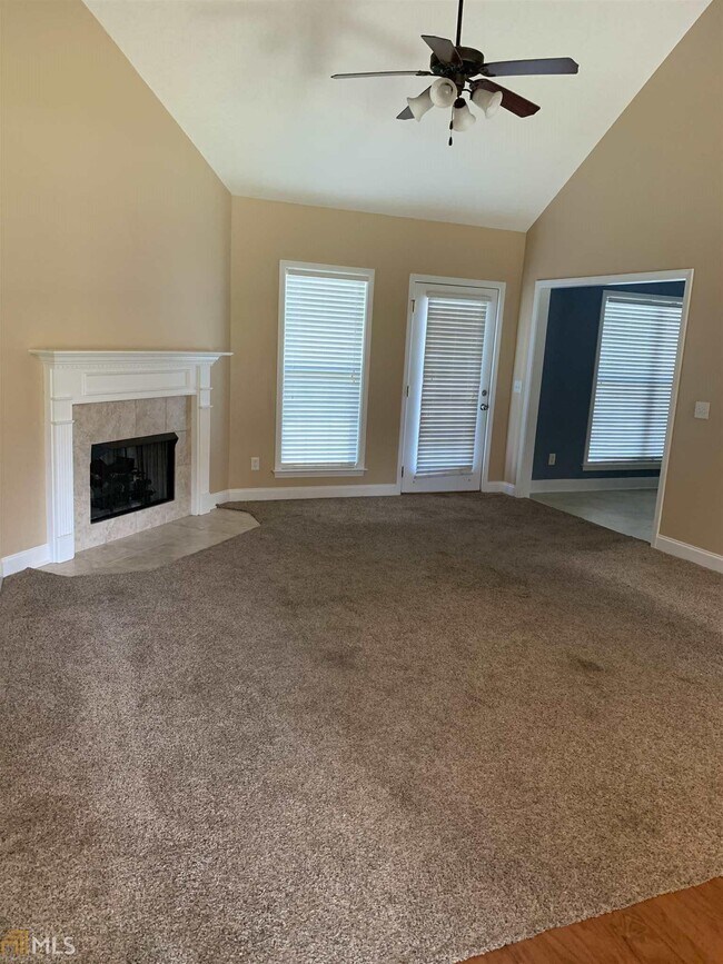 Building Photo - 809 Maple Dr
