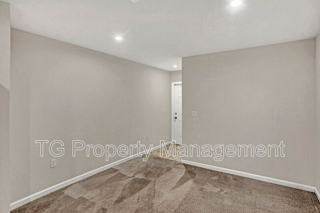 Foto del edificio - 5958 Creekside Crossing Dr