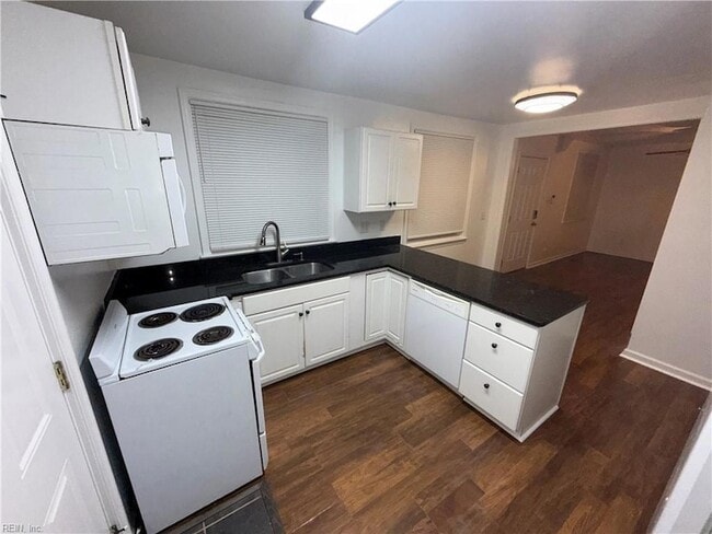 Building Photo - 3420 Scott St