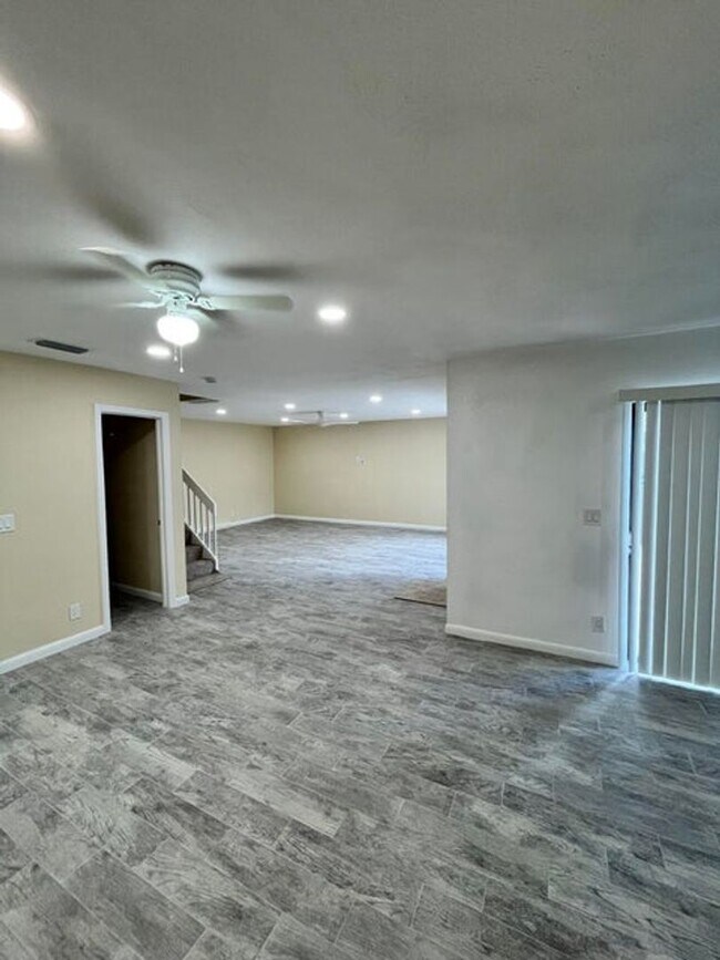 Building Photo - 6955 NW 18th St