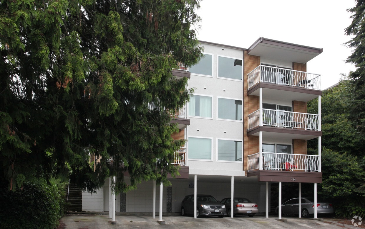 Building Photo - 744 Belmont Pl E