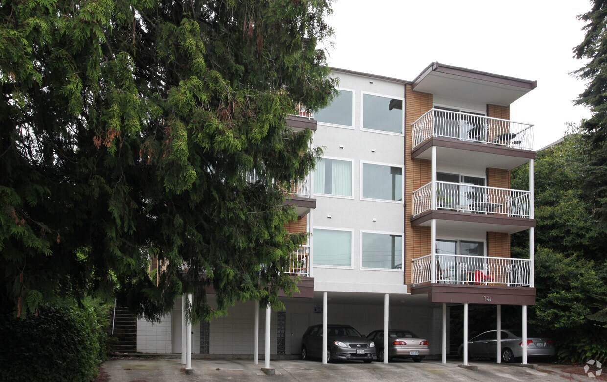 Foto del edificio - 744 Belmont Pl E