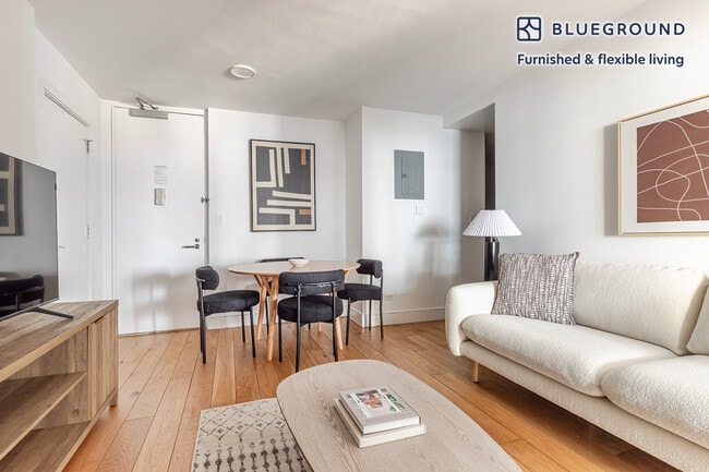 Foto del edificio - 230 E 44th St