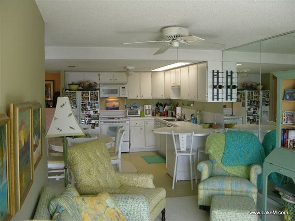 Building Photo - 1159 S Harbor Dr