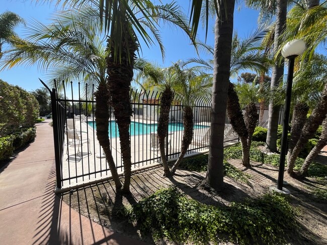 Building Photo - 1550 Apache Dr