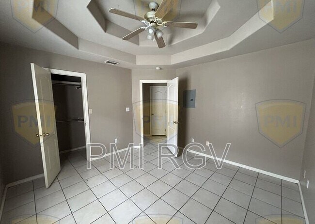Building Photo - 809 W Bronze Dr