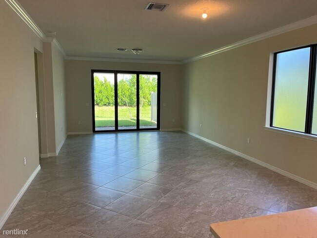 Foto del edificio - 4 br, 2 bath House - 4762 Roland Court