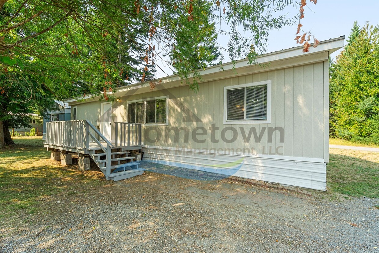 Primary Photo - 3 Bedroom 2 Bathroom Home with Off-Street ...