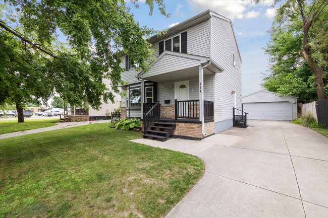 Building Photo - 578 E Mahan Ave