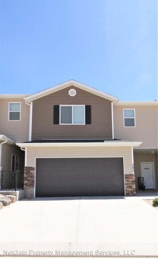 3 br, 2.5 bath House 202 East 3025 North House Rental in Enoch, UT