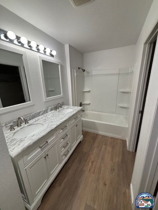 Foto del edificio - 1000 Rodeo Dr