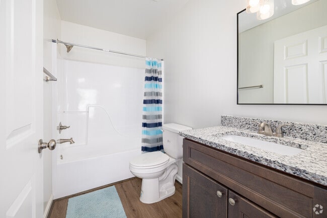 2BR 2BA, 1040SF, Furnished - Bathroom - Cambridge Apartments of Florence